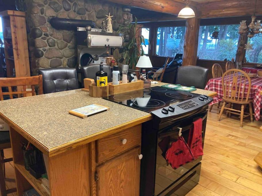 Union Bay Log Home Екстер'єр фото