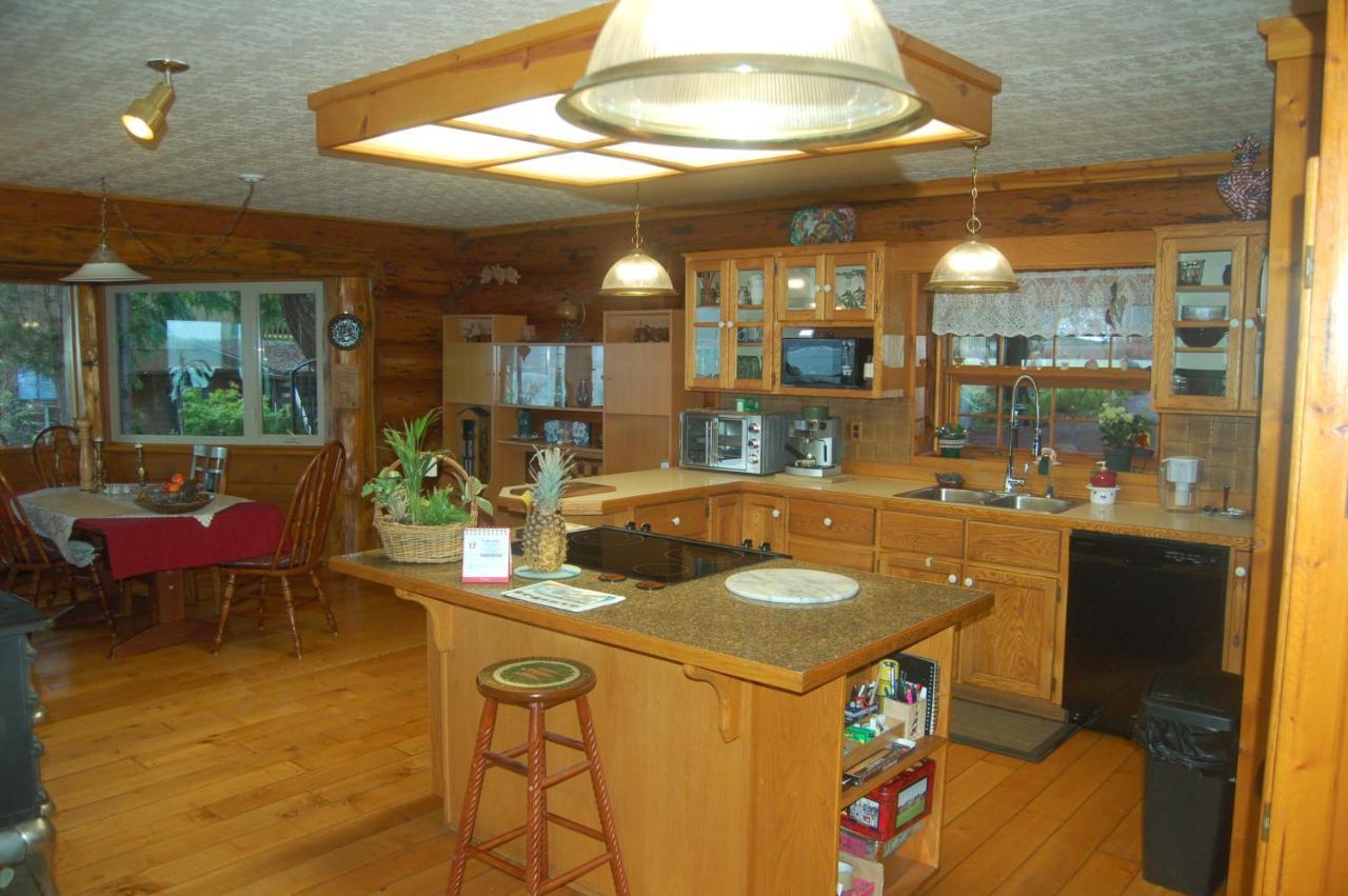 Union Bay Log Home Екстер'єр фото